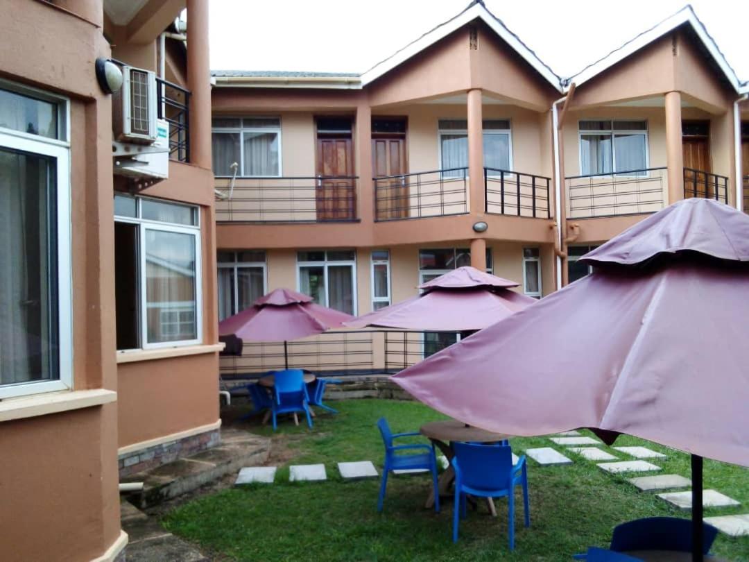 Westcliff Hotel Lira Eksteriør billede