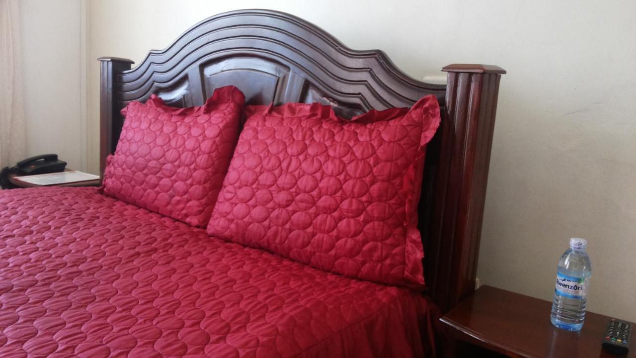 Westcliff Hotel Lira Eksteriør billede